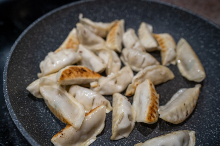 6 Easy and Delicious Ways to Cook Frozen Dumplings (Step by Step!) A